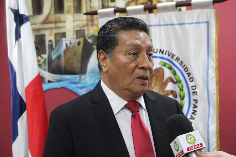 Con fondos estatales, funcionarios de 14 instituciones gozan de seguros privados