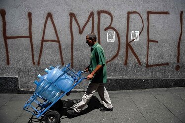 Incertidumbre tras confusos anuncios económicos de presidente Maduro