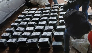 Decomisan más de 300 paquetes de droga en Brisas del Golf; hay nueve aprehendidos, entre ellos un agente de la Policía