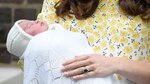 El príncipe Guillermo y Catalina salen del hospital con su hija