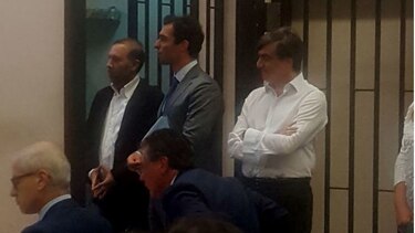 Rodrigo Sarasqueta se presenta como abogado de Valter Lavítola en Italia