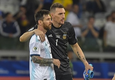 Messi y Armani evitan una tragedia en la Copa América 2019
