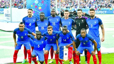 Francia espera asegurar hoy su clasificación a octavos