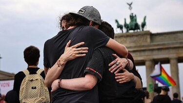 Policía alemana mata al sospechoso del ataque contra la Marcha del Orgullo en Berlín que dejó una mujer muerta y 29 heridos