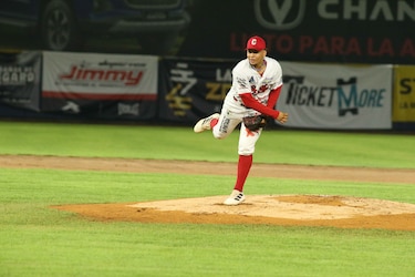 Una noche inolvidable de Dereck Gómez en el estadio Rod Carew