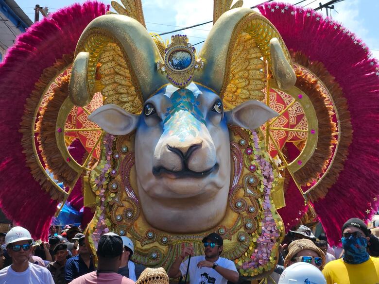 ‘No vas’, así le gritaron al abanderado del PRD de la tuna de Calle Arriba de Las Tablas