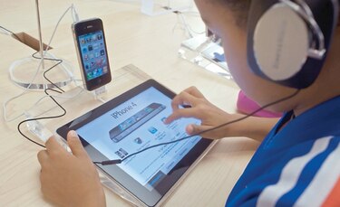 Fabricante de iPhone va por los autos eléctricos