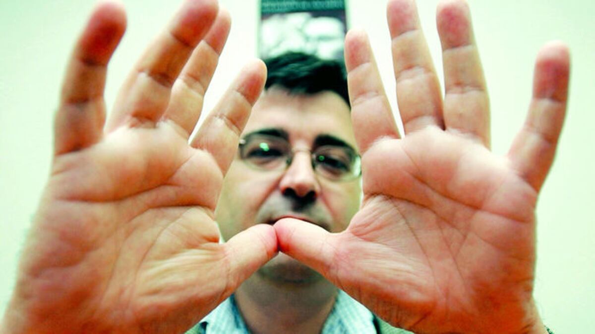El escritor Javier Cerca, presidente del jurado del concurso Alfaguara de Novela 2015, anunció que la decisión final por ‘Contigo en la distancia’ fue unánime.