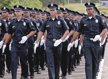 Gobierno de Panamá formaliza aumento de salario para todos los policías del país