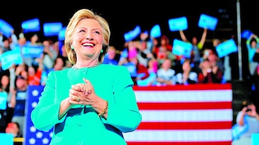 FBI mantiene decisión de no investigar a Clinton