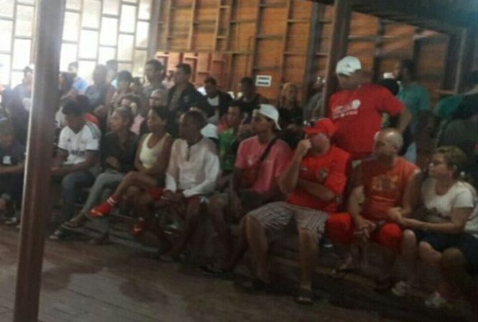 Cubanos se retiran de albergue porque no quieren regresar a su país