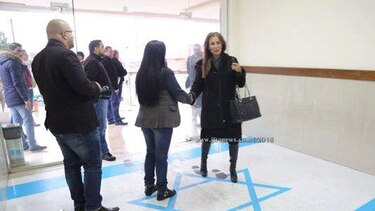 Ministra jordana pisa una bandera de Israel y provoca indignación en este país