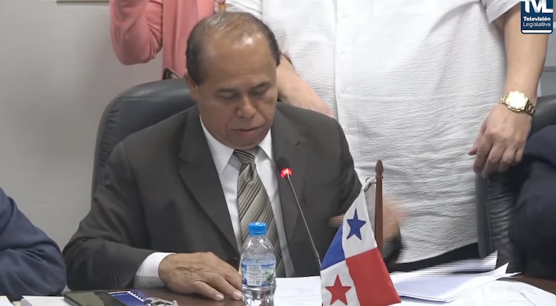 La Comisión de Presupuesto condiciona fondos a la Contraloría por impago de salarios a 96 funcionarios del Legislativo