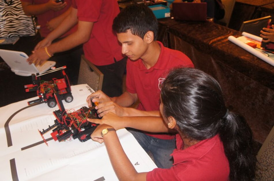 Se busca talento científico joven para competir en el RoboCub Junior 2015 en China