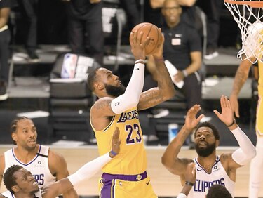 La NBA hinca la rodilla