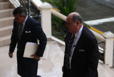 Diputado Afú concede un plazo 'de 3 a 4 días' al diario La Prensa, para que se retracte de información