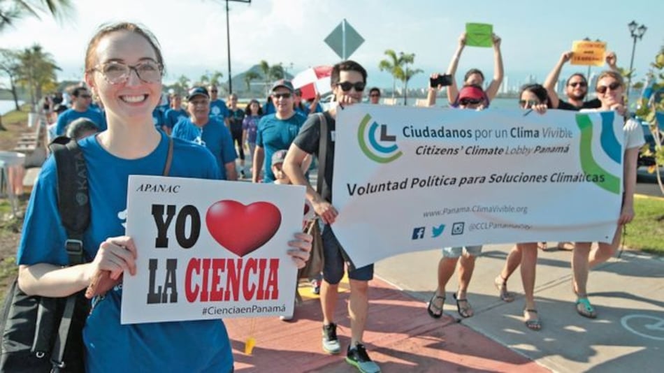 Caminata masiva para rescatar los usos de la ciencia