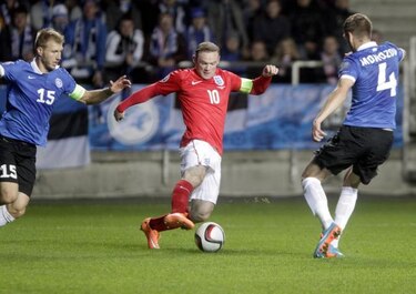 Rooney marca el gol del triunfo para Inglaterra