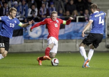 Rooney marca el gol del triunfo para Inglaterra