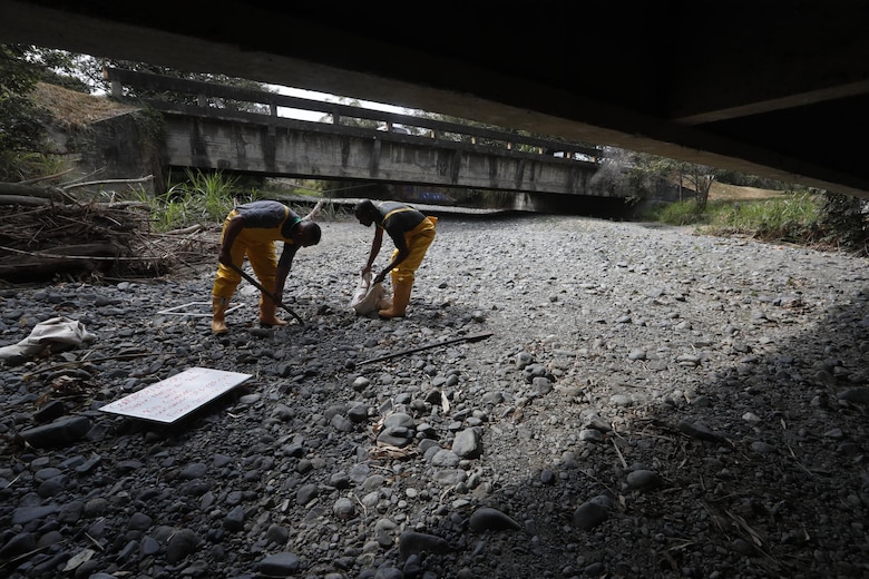 Intensa ola de calor deja entre polvo y piedras un río del suroeste de Colombia