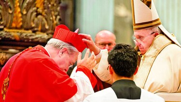 Lacunza,  nuevo asesor del Papa
