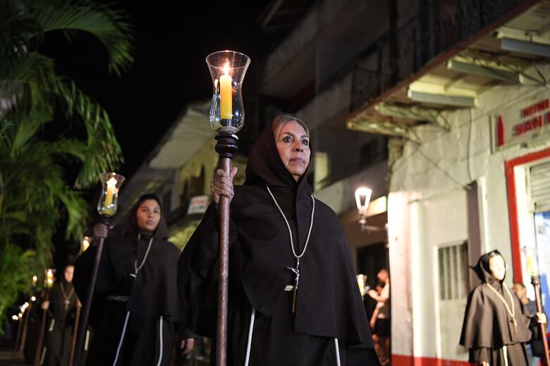 Oración y tradición: así fue el recorrido del Cristo Pobre en el Casco Antiguo
