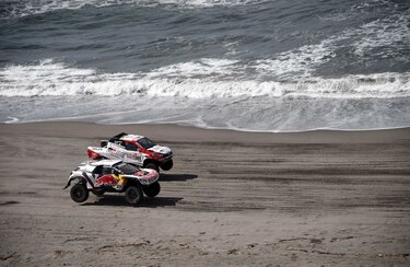 Petrerhansel sigue liderando el Dakar, Sunderland abandona