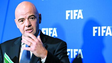 Fiscal suizo que investiga a la FIFA se reunió en secreto con Infantino