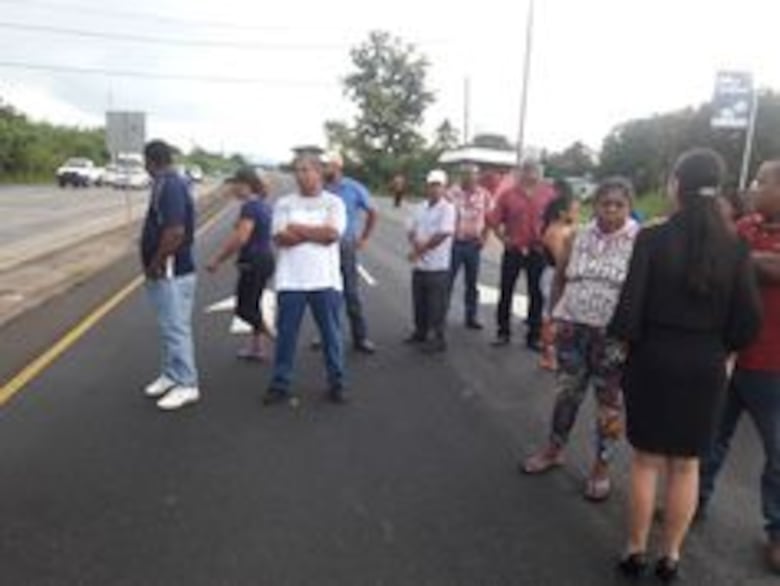Arroceros de Coclé protestan en la carretera Panamericana