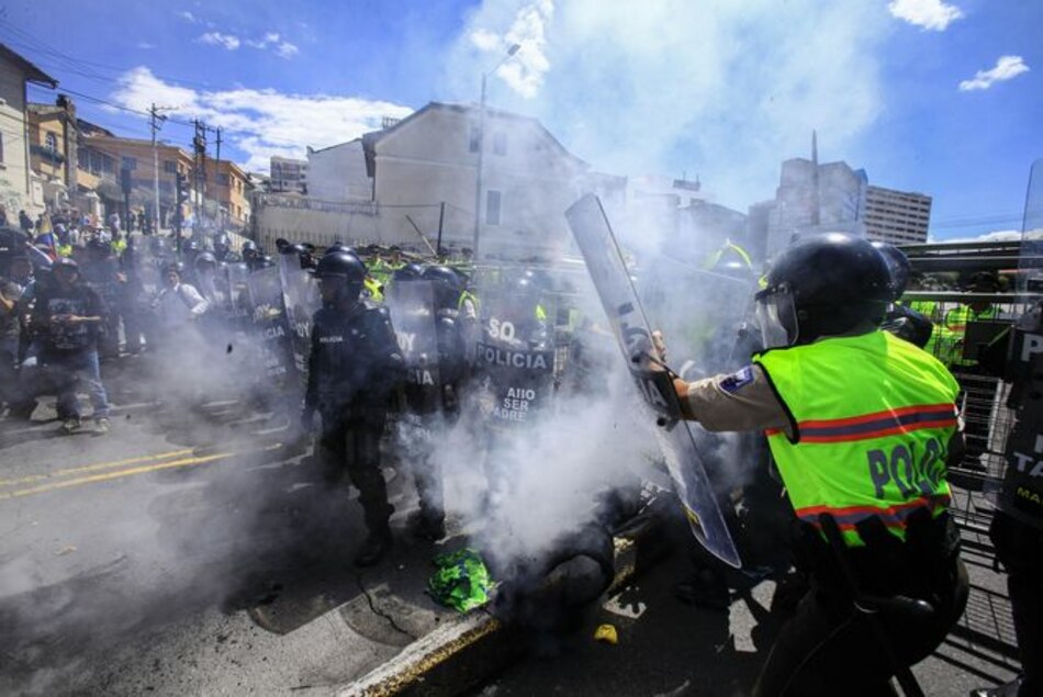 Parlamento de Ecuador aprueba enmiendas que incluyen reelección indefinida