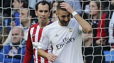Benzema sufre lesión muscular en la pierna derecha