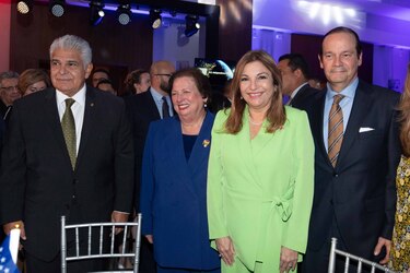 ¿Quiénes asistieron a la fiesta de la embajada de Estados Unidos?
