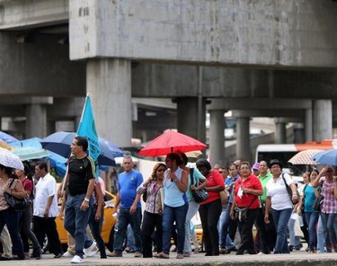 Molinar se reúne con docentes en la Defensoría del Pueblo