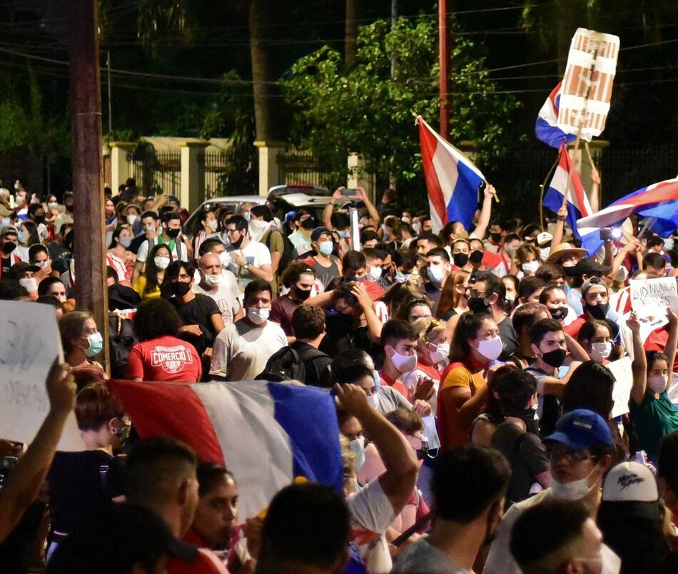 Protestas reclaman por tercer día la renuncia del presidente en Paraguay