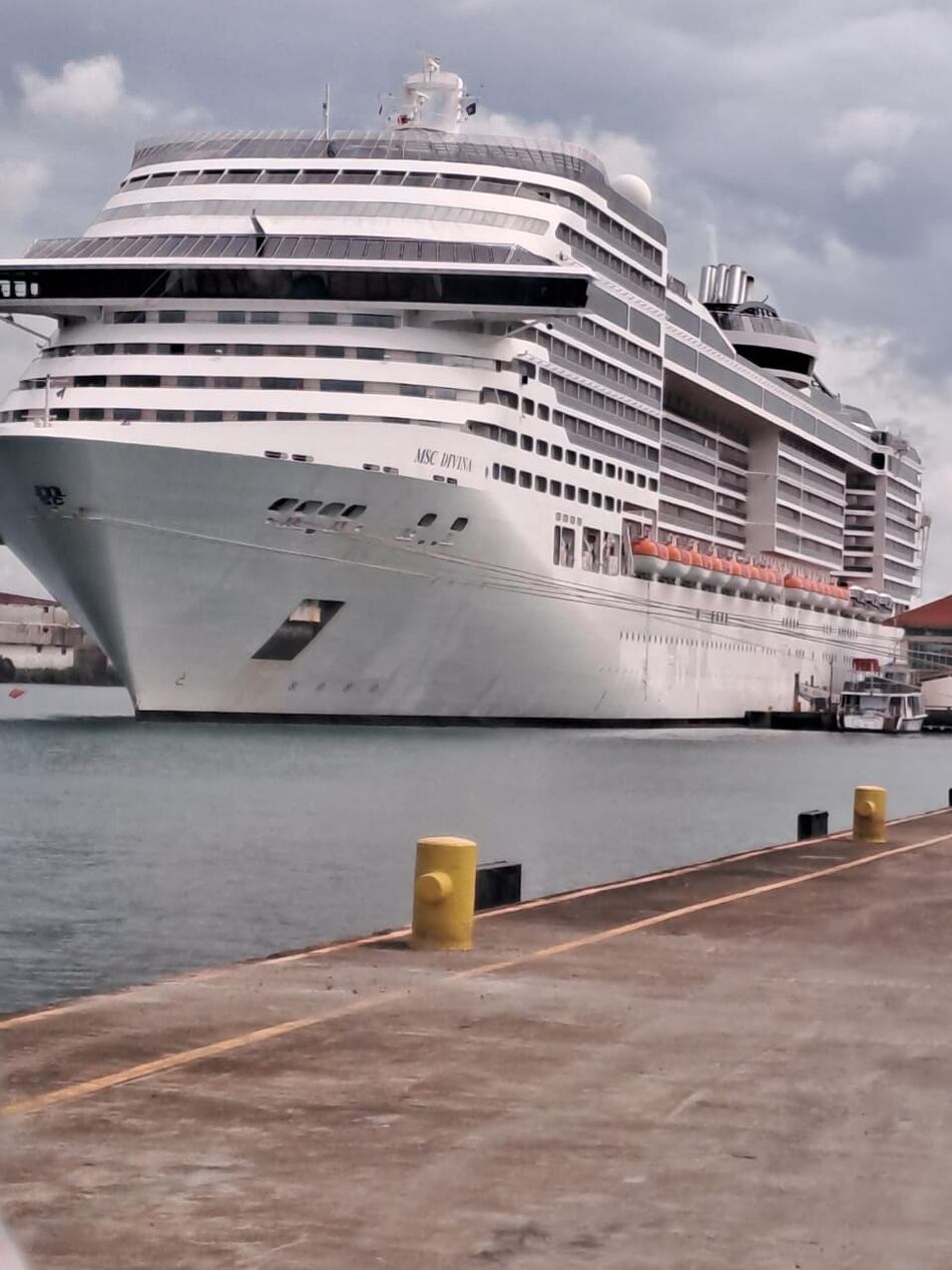 Arranca temporada de cruceros con la llegada del MSC Divina a Colón 2000