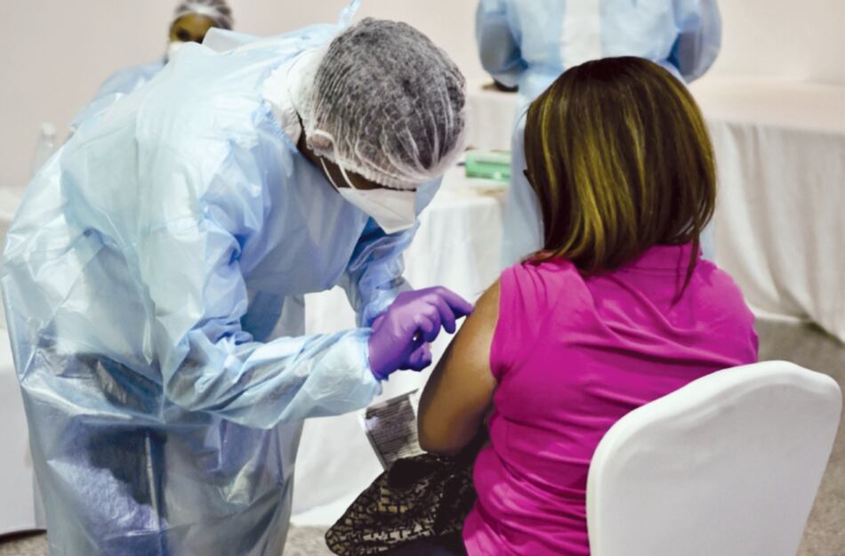 AIG califica como ‘accidente’ el caso de los falsos vacunados