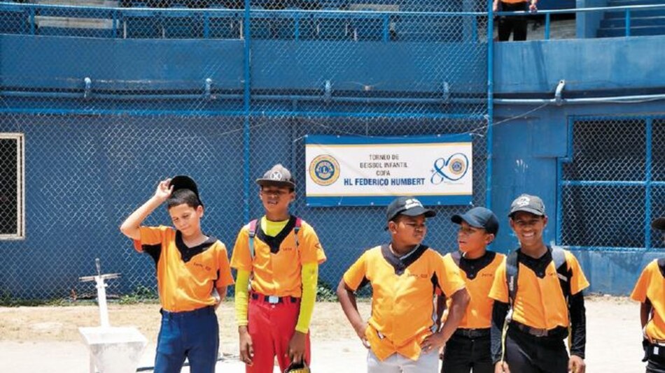 Pequeños beisbolistas del Club de Leones de Panamá