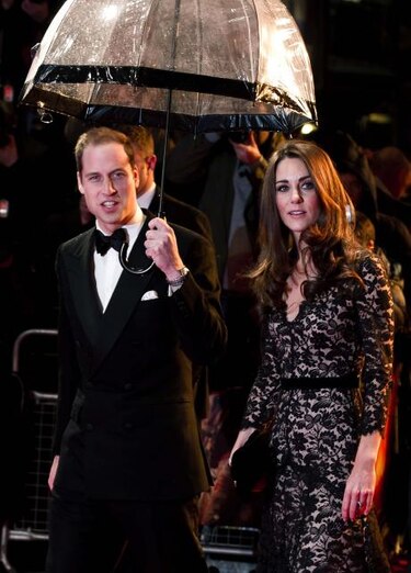 Los duques de Cambridge atraen miradas en el estreno de 'War Horse'