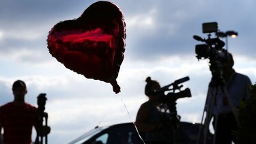 Muestras de dolor y tributos por dos periodistas asesinados en Estados Unidos