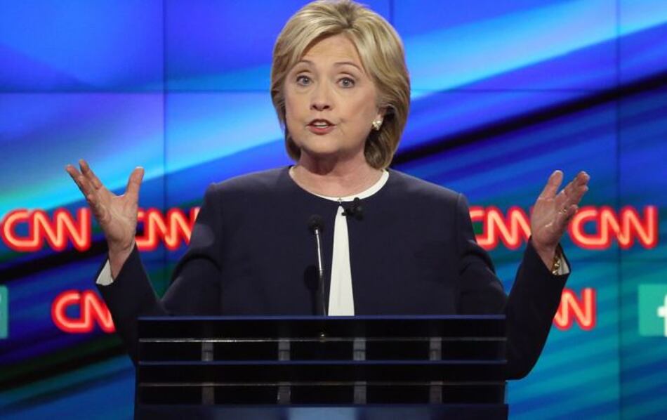 Fortaleza de Clinton en debate, bálsamo para sus partidarios