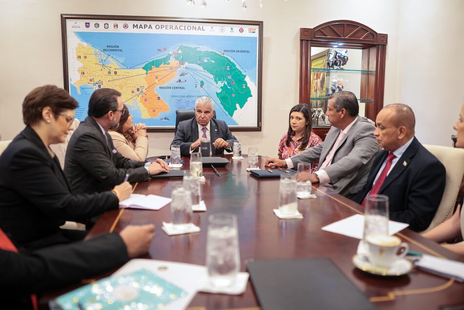 Presidente Mulino se reúne con diputados: anuncian una ley especial para el sector bananero