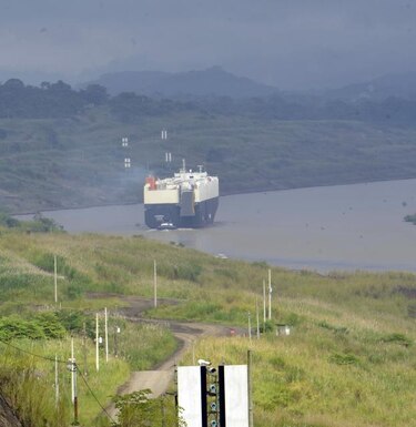 ACP reporta deslizamiento de tierra en el Canal de Panamá