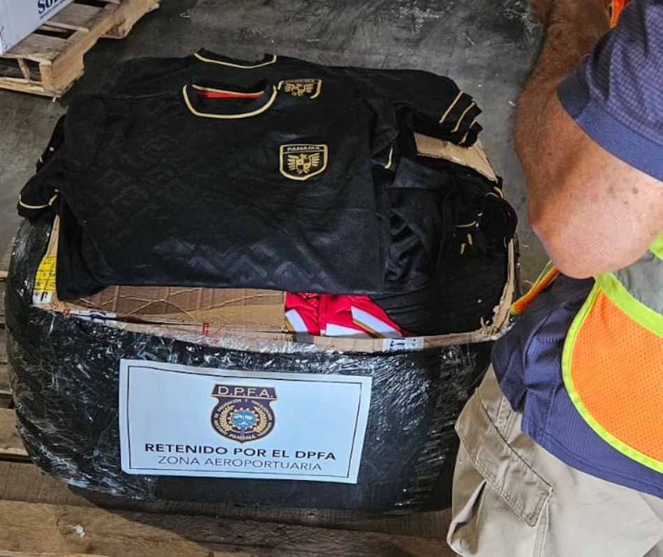 Continúan pesquisas por camisetas de la ‘Sele’, presuntamente falsificadas