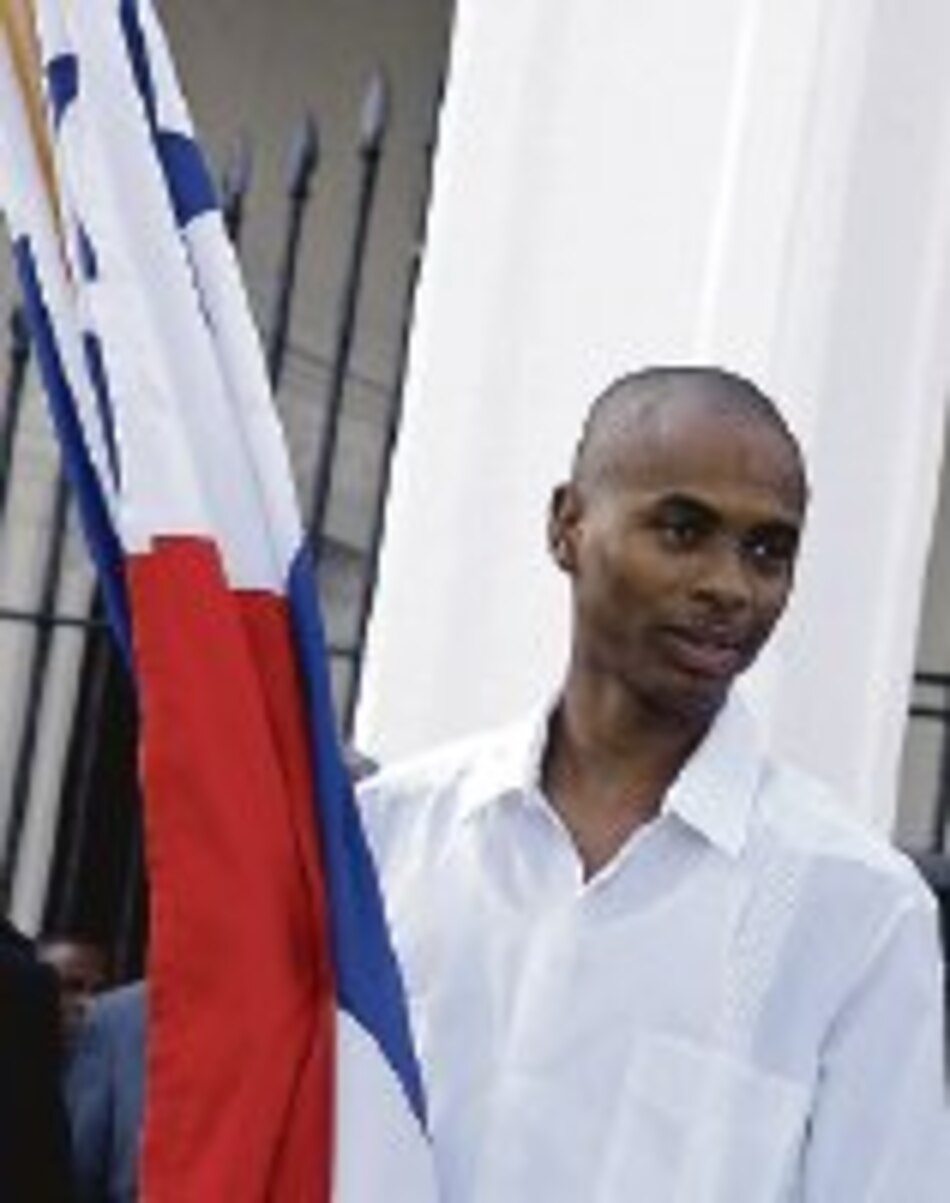 Irving Saladino es el abanderado de la delegación