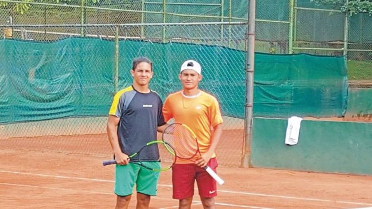 Foráneos dominan finales de parejas