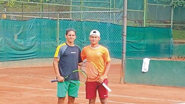 Foráneos dominan finales de parejas