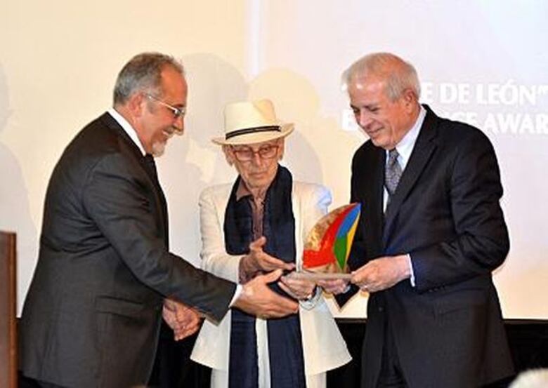 Los Estefan elogian la herencia hispana y expresan 'bochorno' por Trump