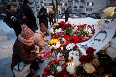 Los rusos se despiden de Navalny, en un abierto desafío a Putin
