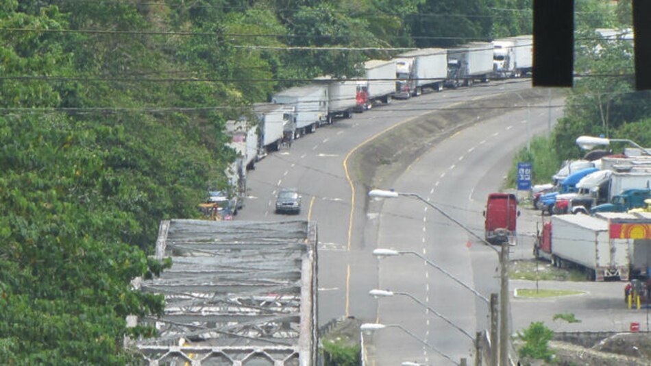 Paralizan transporte de carga en la frontera con Costa Rica