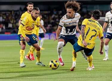 ‘Coco’ Carrasquilla anota y celebra a lo grande su primer gol con Pumas de la UNAM